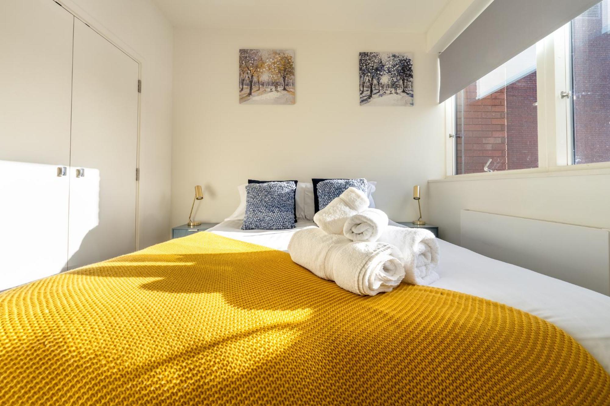 Luxury 1 Bedroom Serviced Apartment With Roof Terrace & Gym Стивънидж Екстериор снимка