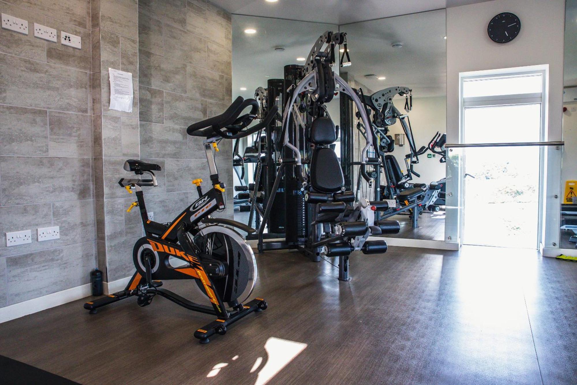 Luxury 1 Bedroom Serviced Apartment With Roof Terrace & Gym Стивънидж Екстериор снимка