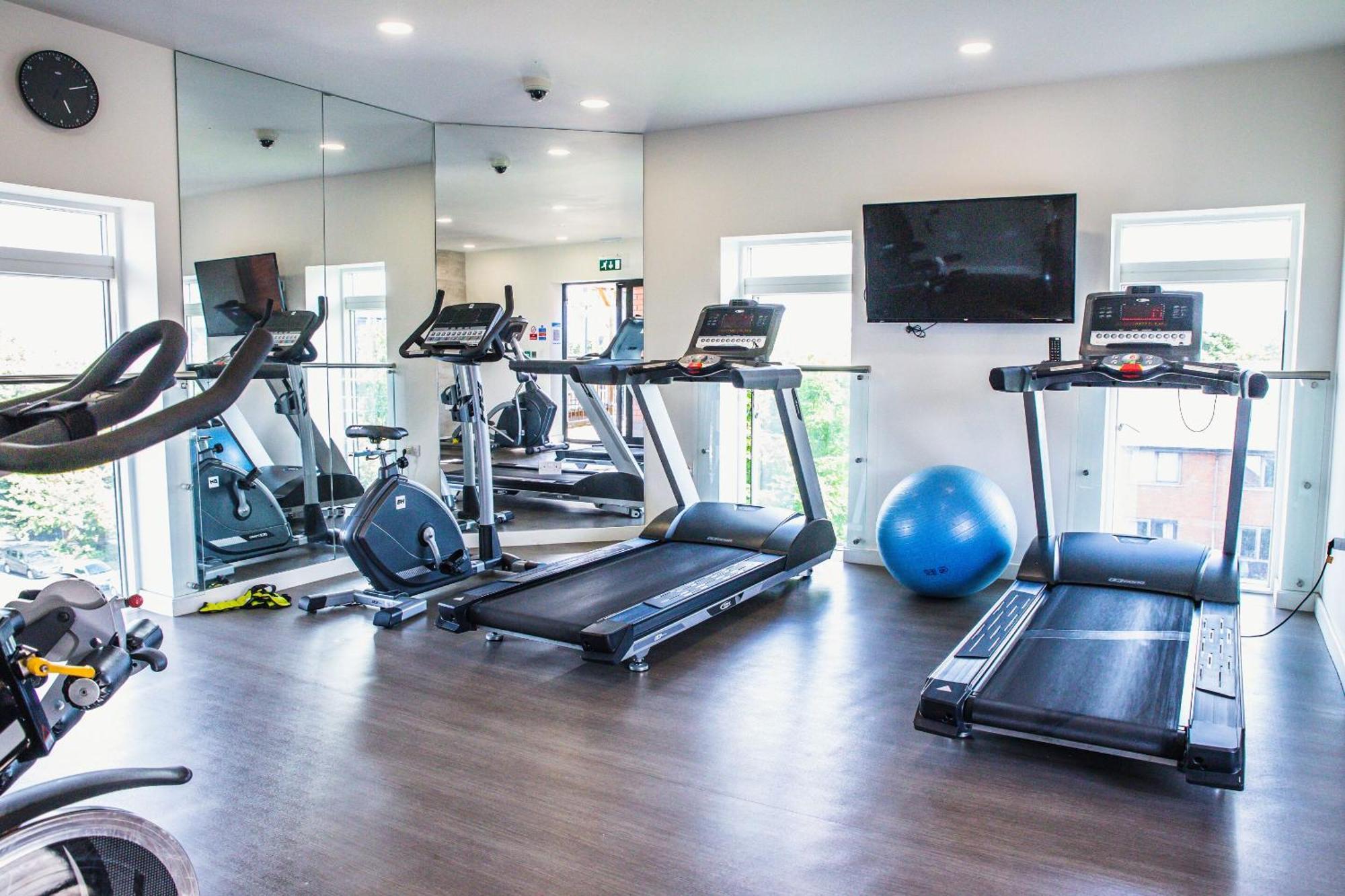 Luxury 1 Bedroom Serviced Apartment With Roof Terrace & Gym Стивънидж Екстериор снимка