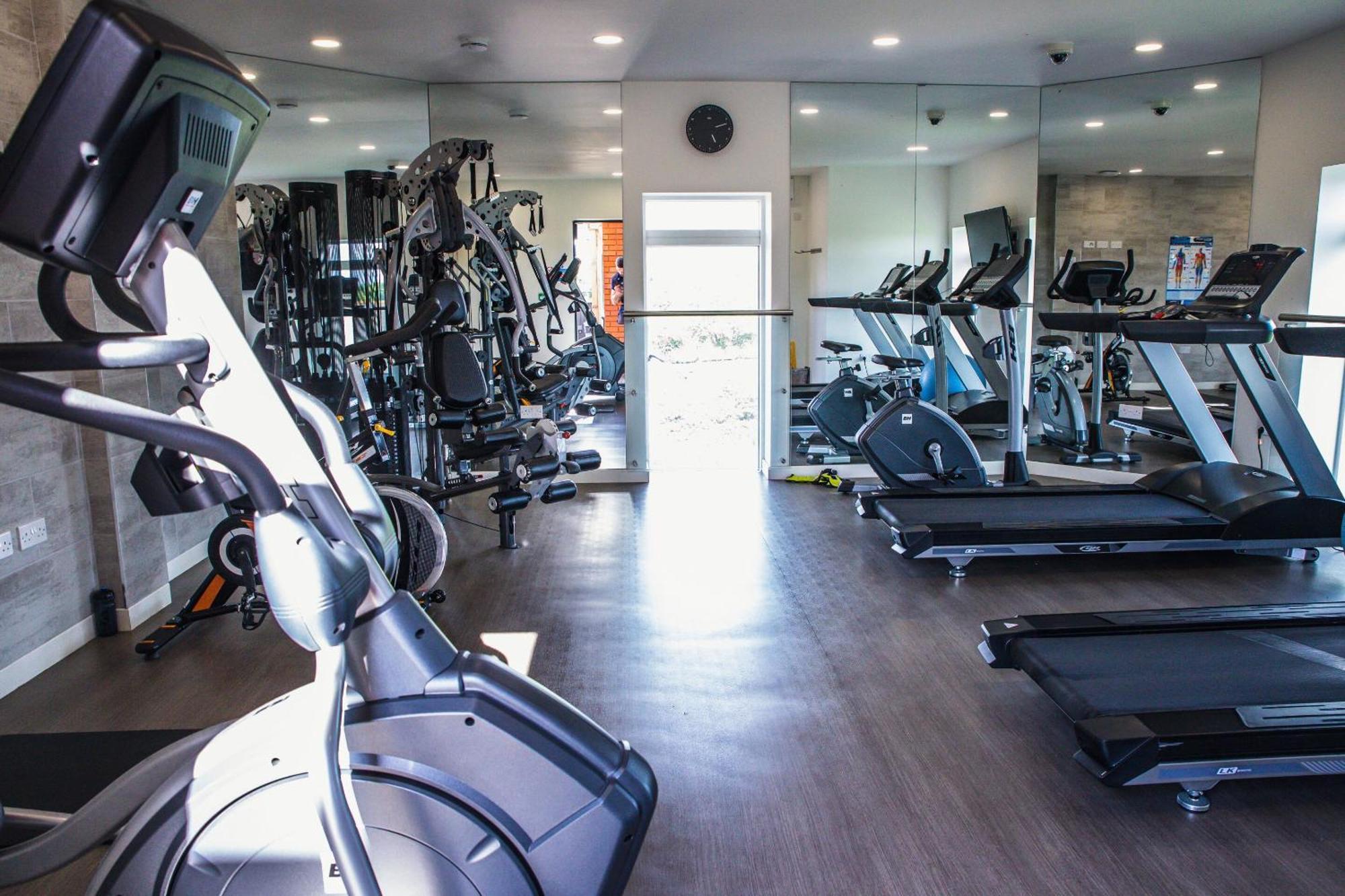 Luxury 1 Bedroom Serviced Apartment With Roof Terrace & Gym Стивънидж Екстериор снимка