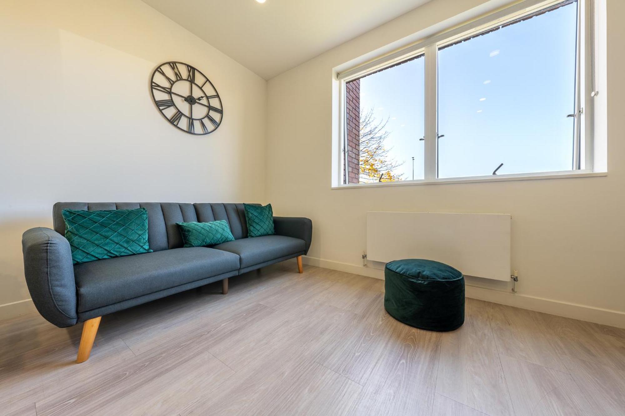 Luxury 1 Bedroom Serviced Apartment With Roof Terrace & Gym Стивънидж Екстериор снимка
