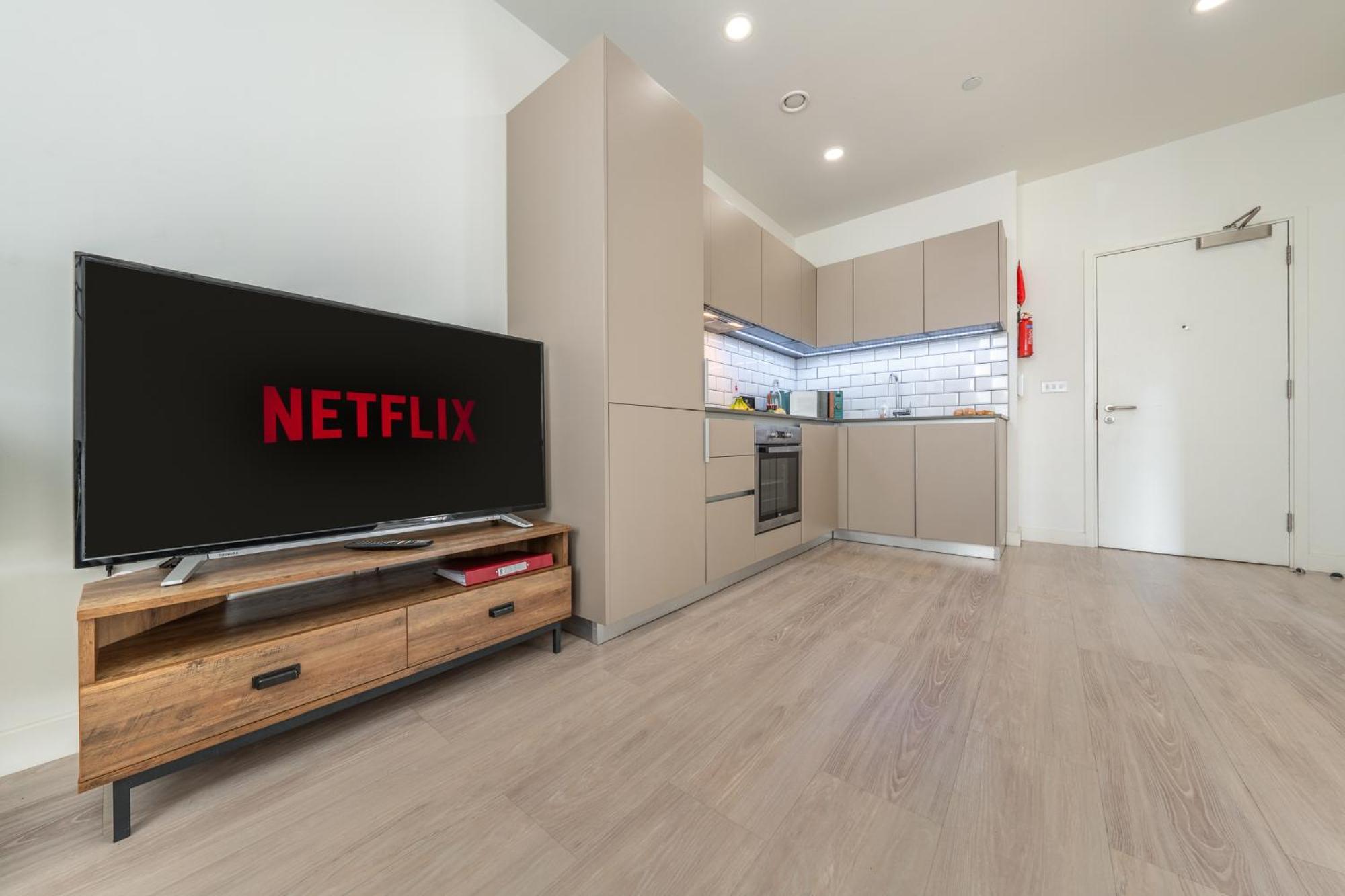 Luxury 1 Bedroom Serviced Apartment With Roof Terrace & Gym Стивънидж Екстериор снимка
