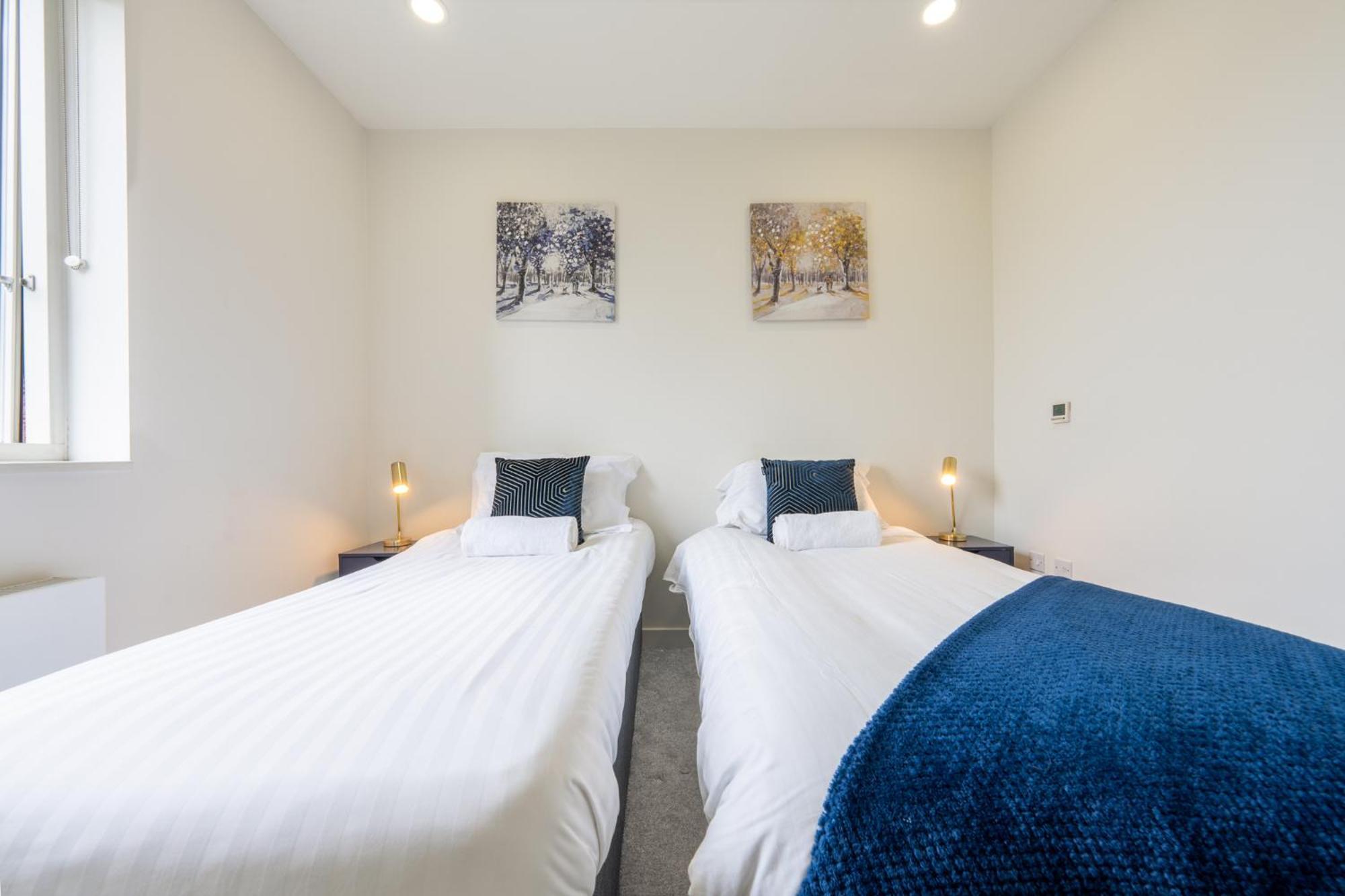 Luxury 1 Bedroom Serviced Apartment With Roof Terrace & Gym Стивънидж Екстериор снимка