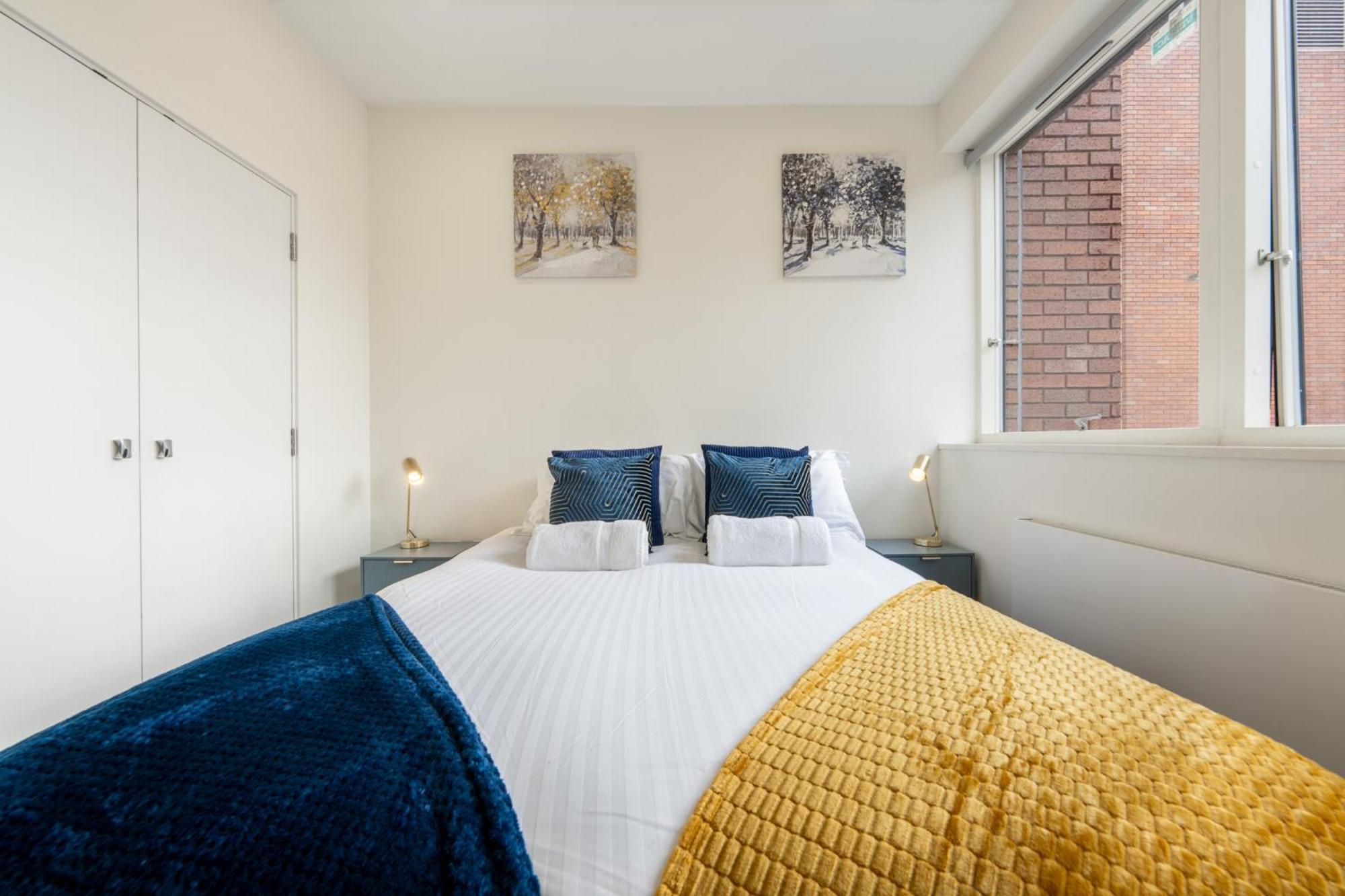 Luxury 1 Bedroom Serviced Apartment With Roof Terrace & Gym Стивънидж Екстериор снимка