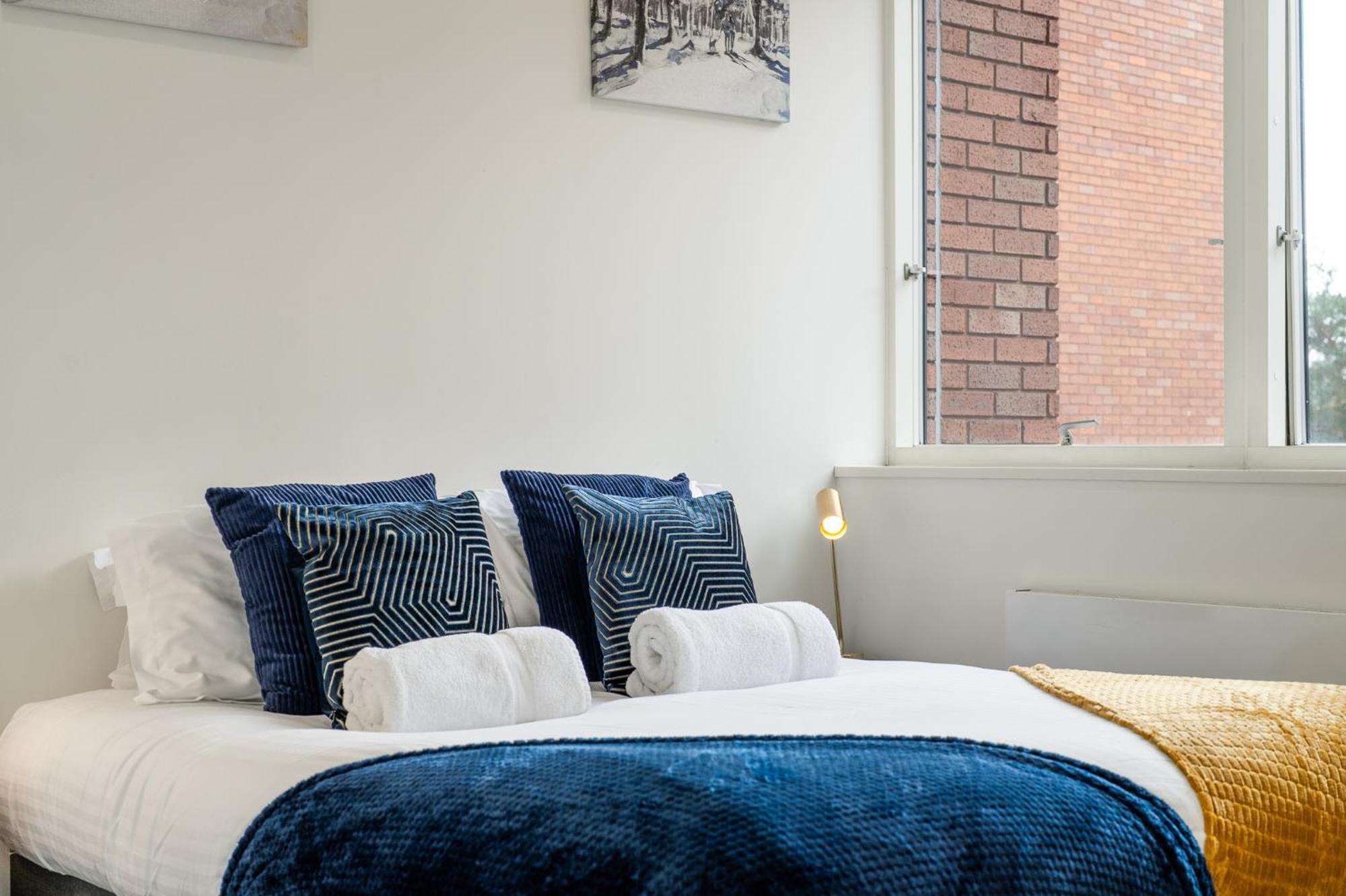 Luxury 1 Bedroom Serviced Apartment With Roof Terrace & Gym Стивънидж Екстериор снимка