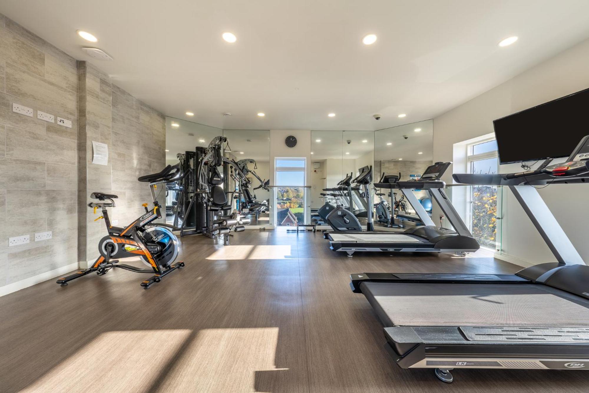 Luxury 1 Bedroom Serviced Apartment With Roof Terrace & Gym Стивънидж Екстериор снимка
