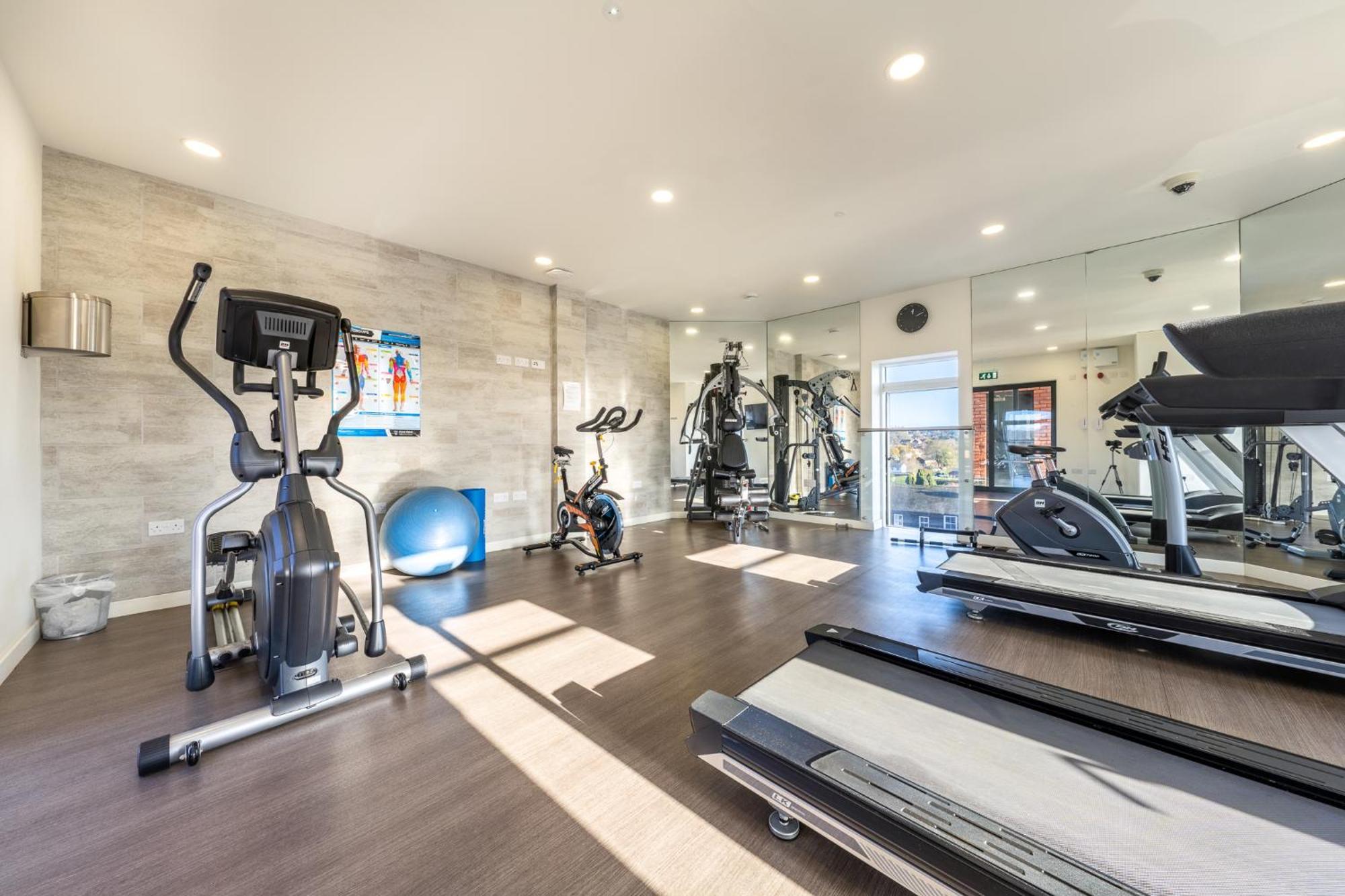 Luxury 1 Bedroom Serviced Apartment With Roof Terrace & Gym Стивънидж Екстериор снимка