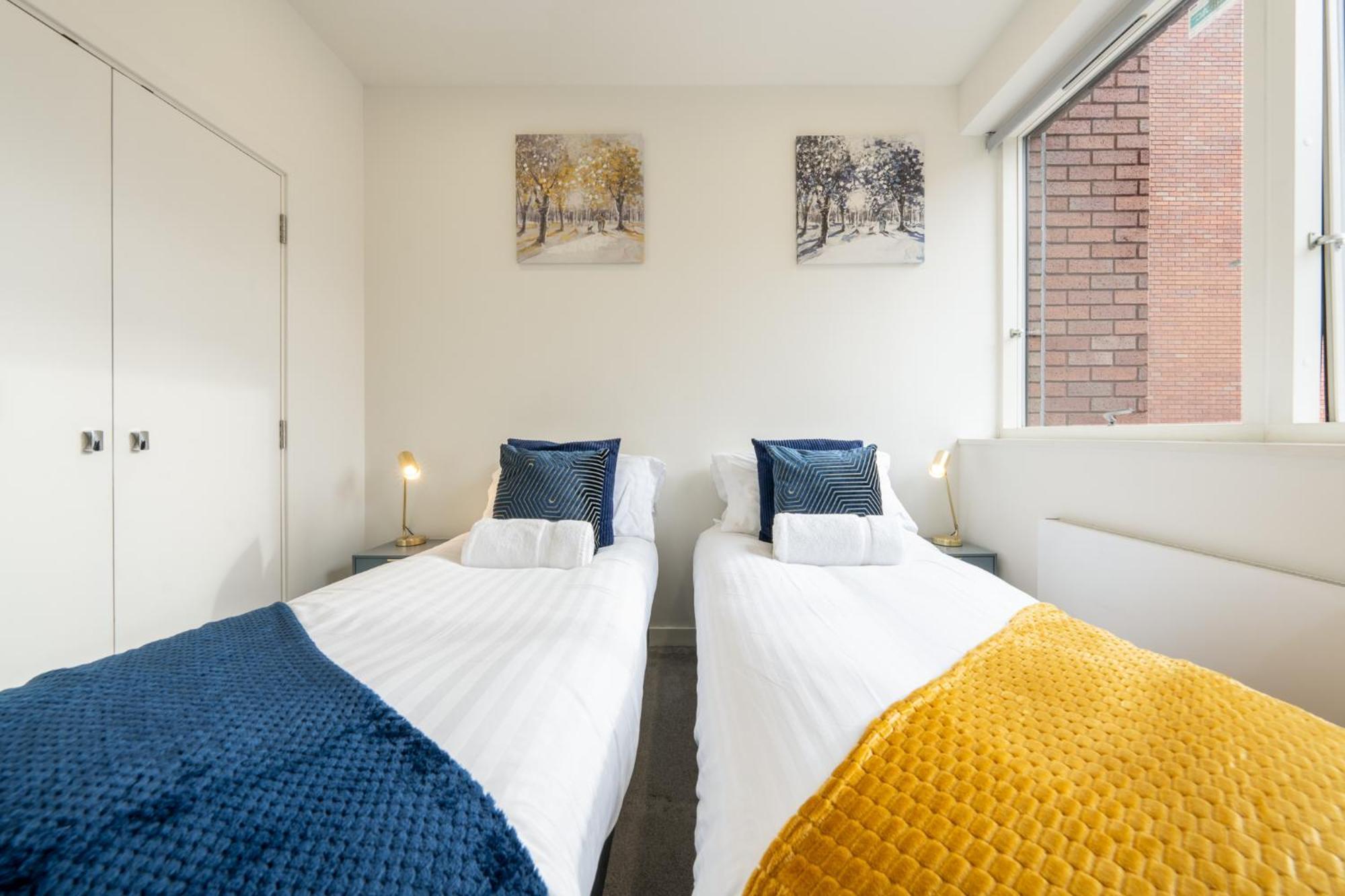 Luxury 1 Bedroom Serviced Apartment With Roof Terrace & Gym Стивънидж Екстериор снимка
